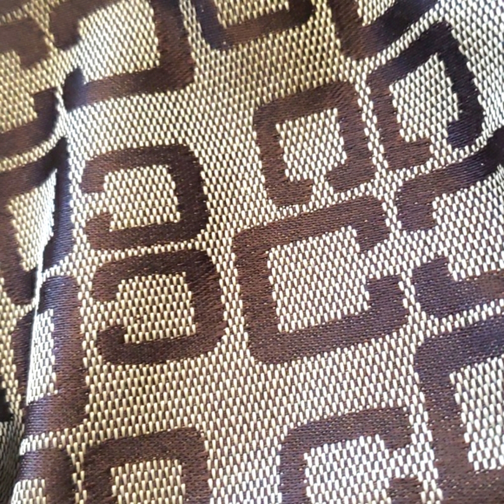 Chic Geometric Patterned Cosmetic Bag - image 3